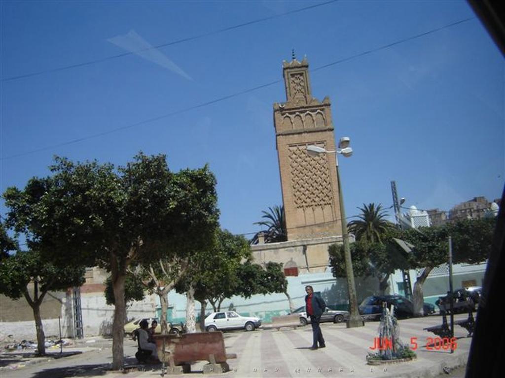 06 2006 ORAN PLACE DE LA PERLE.jpg